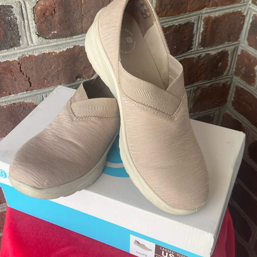 EUC Women’s B-ZEES Taupe Women's Slip-On Shoes